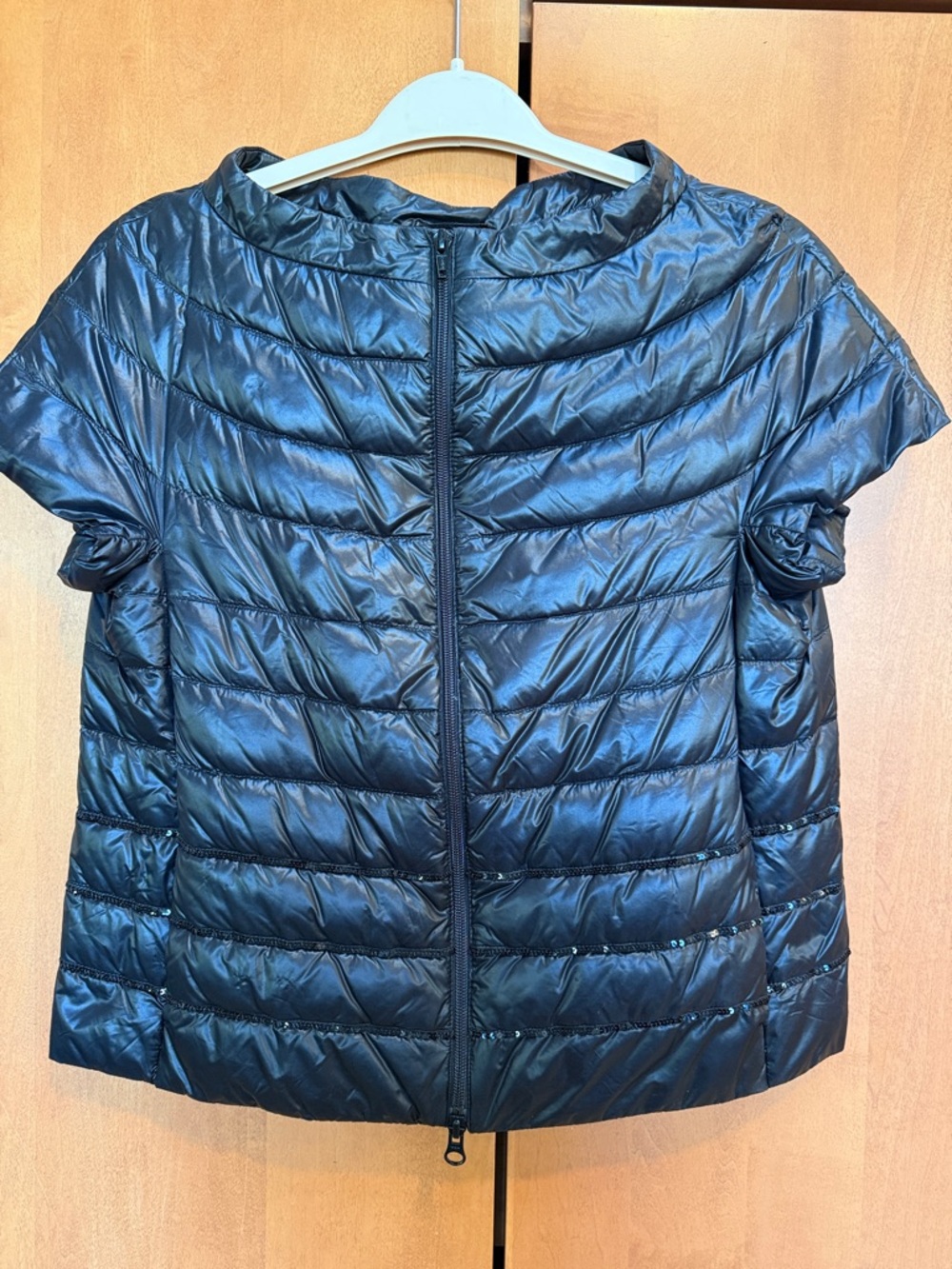Herno Cap Sleeve Puffer Jacket in Black Size 42